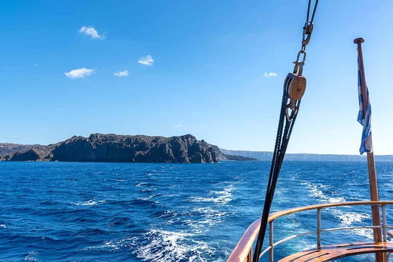 From Santorini: Volcano Cruise With Oia Sunset - Why this Santorini day works well