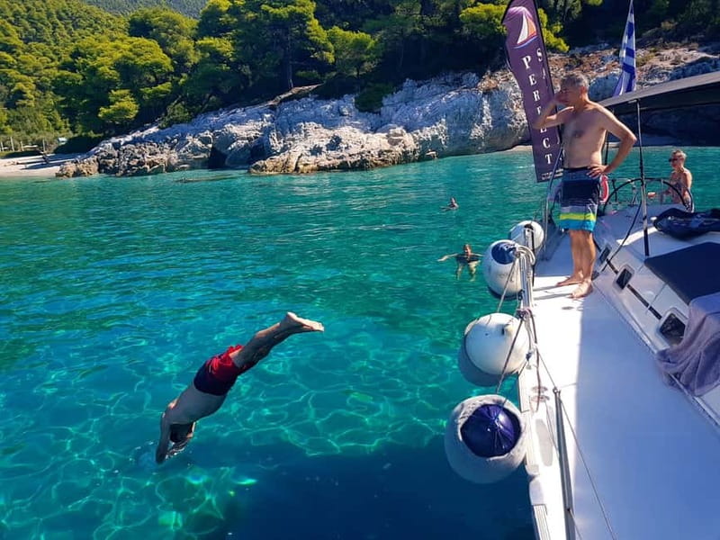 From Skiathos Marina: Yacht Sailing Day Trip with Lunch - Lunch at a small Greek taverna