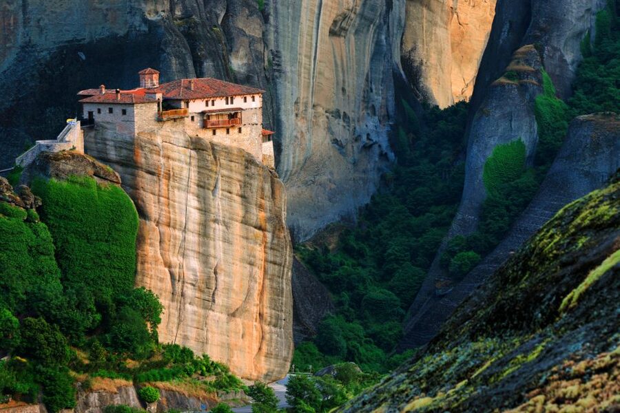 From Thessaloniki: Full Day Trip to Meteora - The return journey and coffee stop