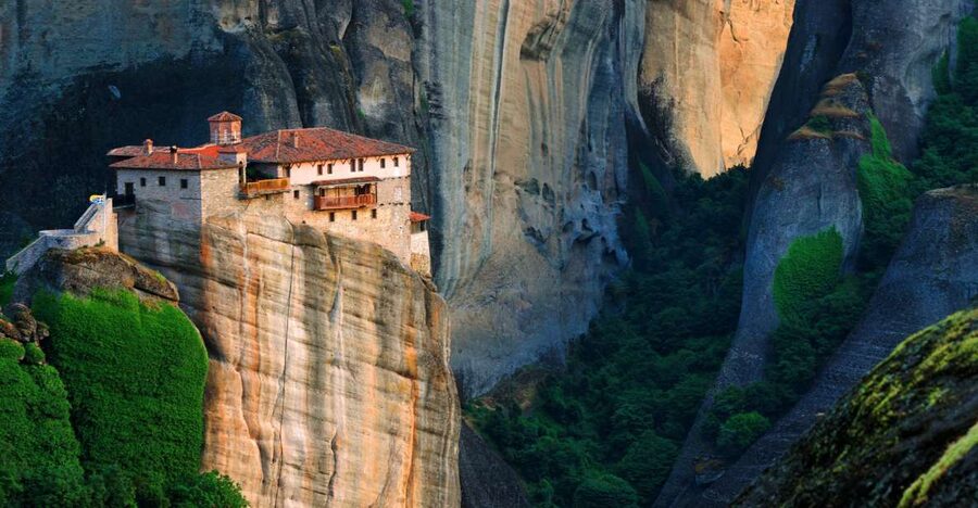 From Thessaloniki: Full Day Trip to Meteora - The early bus ride from Thessaloniki