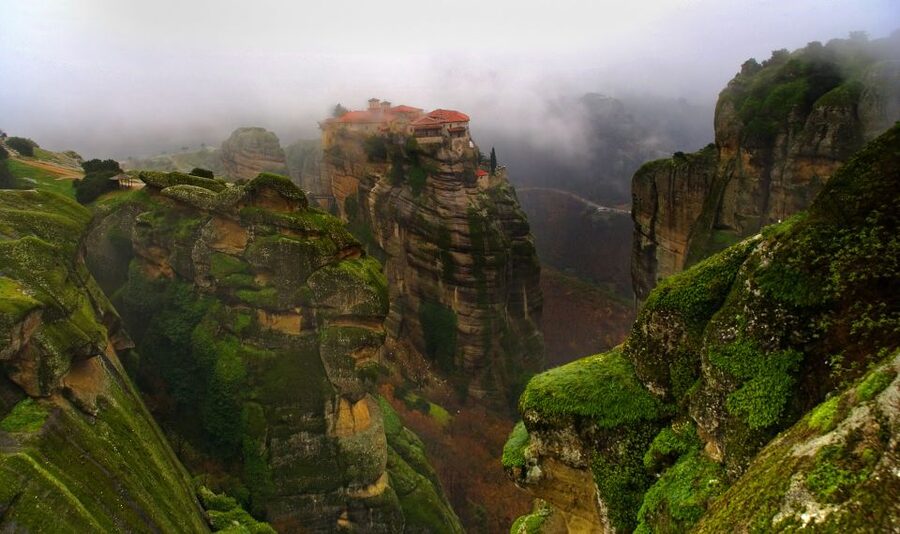 From Thessaloniki: Meteora Small Group Day Trip - Kalambaka and Kastraki, the gateways to Meteora