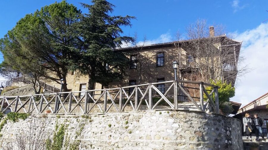 From Thessaloniki: Meteora Small Group Day Trip - The human side of the tour leaders
