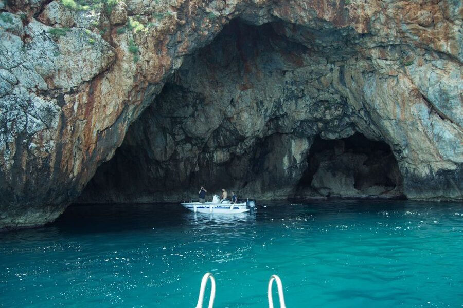 Georgioupolis: Rent a Boat Safari Sea Tour - Omprogialos Bay swimming and snorkeling