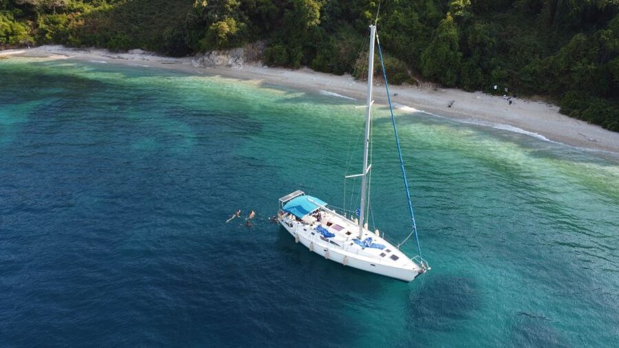 Gouvia: Corfu Island Sailing Trip with Snack and Soft Drinks - Lunch on the yacht is light, not lavish