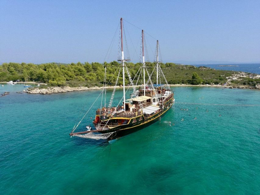 Halkidiki: Blue Lagoon Cruise on a Pirate's Boat - Lunch, service, and the pace of the day