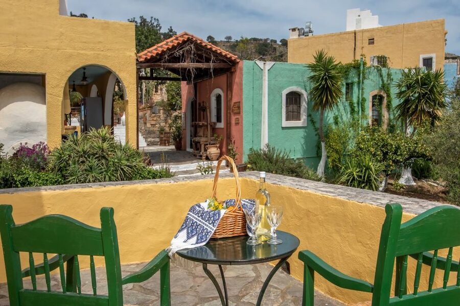 Heraklion: Cretan Cooking Lesson with Lunch in Arolithos - The museum tour puts the food in context