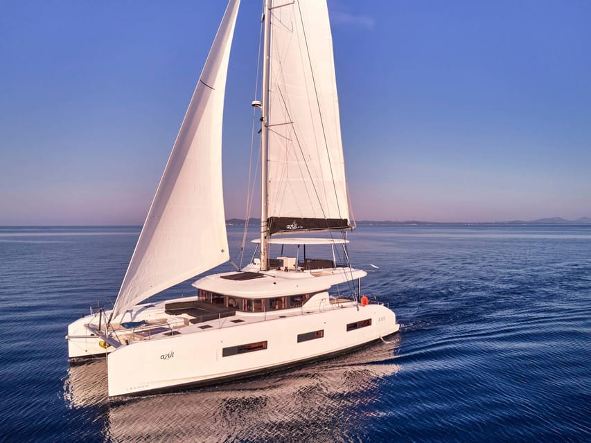 Heraklion: Dia Island Luxury Catamaran Cruise with Meal - Lunch with Cretan flavors, pasta, and unlimited drinks