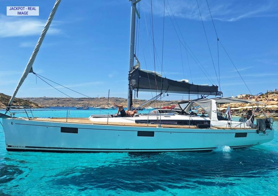Heraklion: Dia Island Luxury Sailing Trip with Meal & Drinks - Leaving Heraklion from the old Venetian port