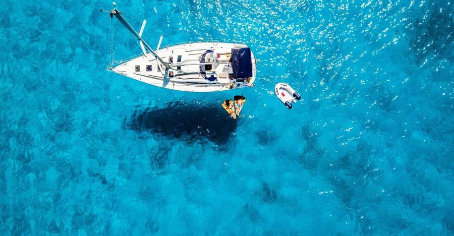 Heraklion: Dia Island Morning Sailing Trip with Snorkeling - Yacht size and group atmosphere