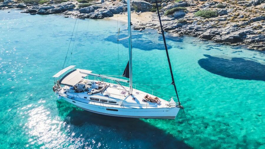 Heraklion: Dia Island Sailboat Cruise with Swimming and Meal - Arriving at Dia’s sheltered bay