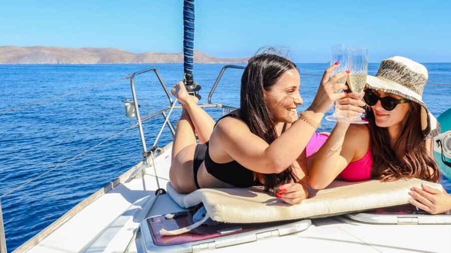 Heraklion: Dia Island Sailboat Cruise with Swimming and Meal - The one-hour return to Heraklion