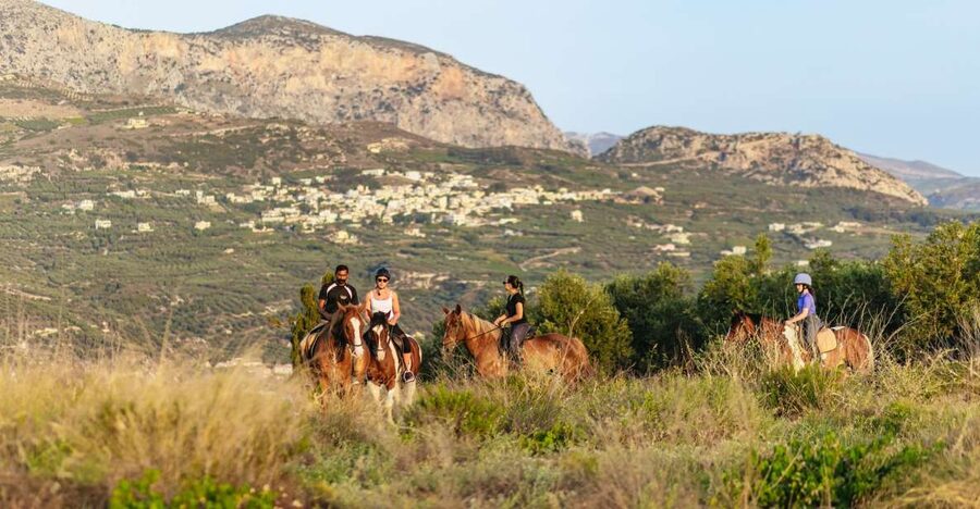 Heraklion: Finikia Horse Riding Tour with Lunch or Dinner - Two hours through olives and Finikia mountain country