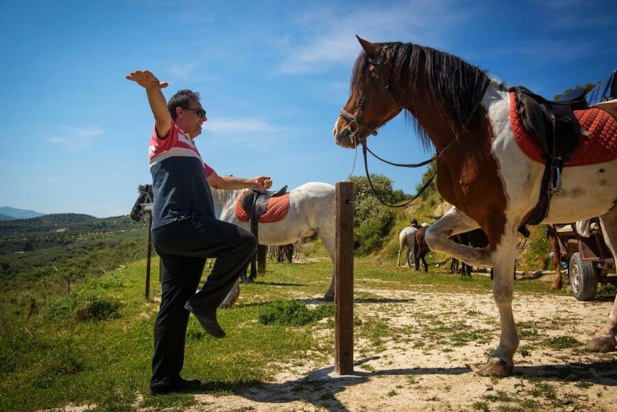 Heraklion: Horseriding Day Tour with Lunch and Transfer - What this 4.5-hour outing is really like