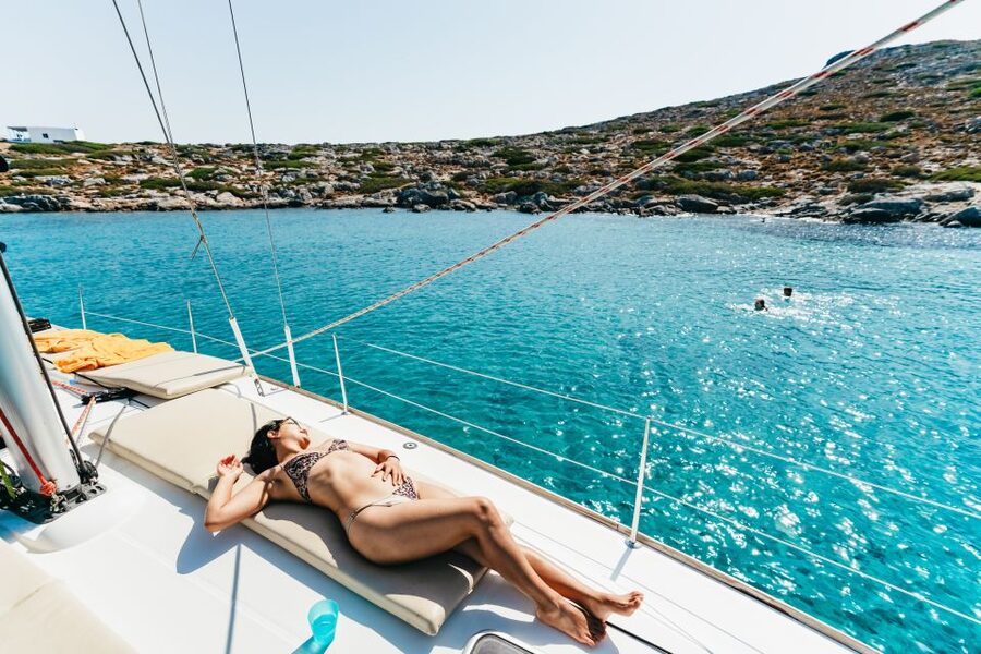 Heraklion: Sailboat Cruise to Dia Island with Drinks & Lunch - What the crew adds to the experience