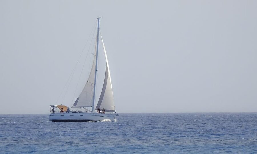 Heraklion: Sailing Cruise to Dia Island with Drinks and Meal - A Mediterranean lunch served on deck