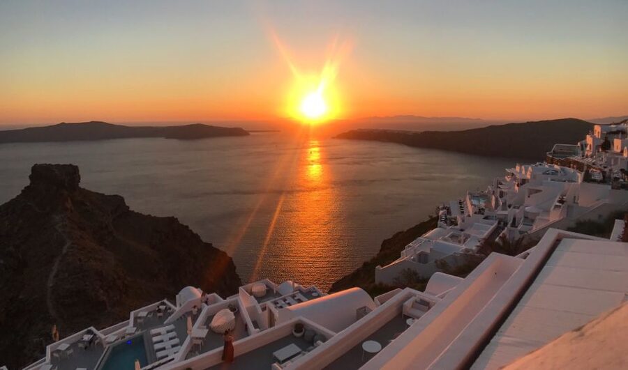 Heraklion: Santorini Day Trip with Boat Transfer & Oia Visit - Oia: famous views and serious crowds