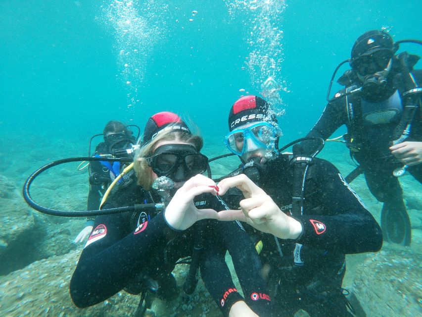 Heraklion: Scuba Diving Experience for Beginners _Beach - Getting fitted with equipment before the water session