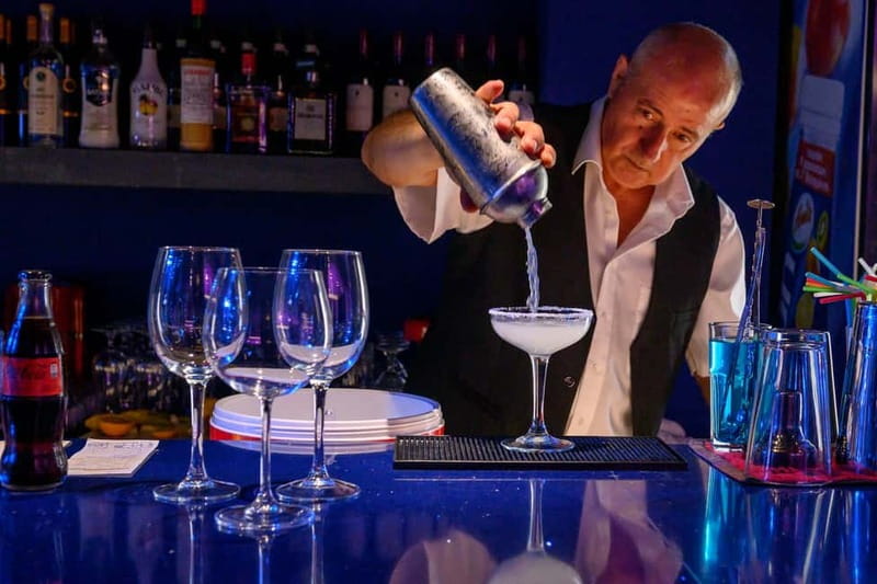 Hersonissos: Alar Spectacular Dinner Show - A show built from many short acts