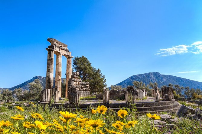 Historical Delphi One Day Tour with Arachova Stop & Expert Guide - Arriving at Delphi and the Temple of Apollo