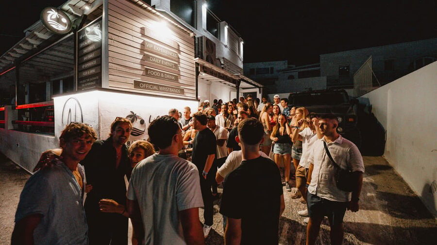 Ios: Pub Crawl with 5 Venues, 5 Shots, and 5 VIP Entrances - Sweet Irish Dream And The Late Club Hours