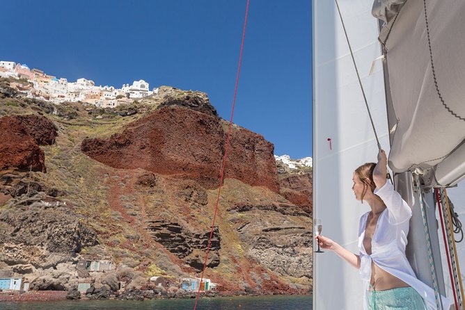 Island Hopping: Santorini Catamaran Charter Cruise with a skipper - The five details that matter most