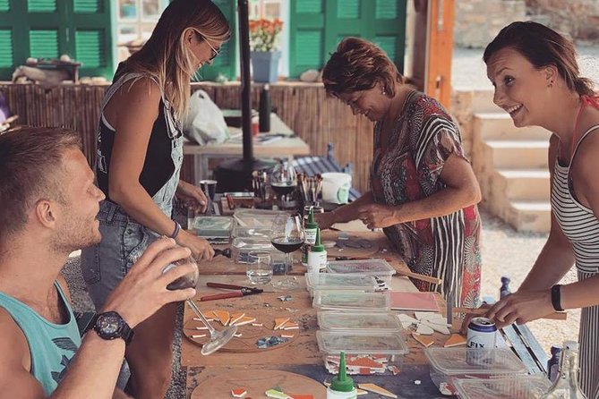 Karpathos Creative Workshop for Mosaic in the vineyard - Renate’s teaching style and the small-group advantage