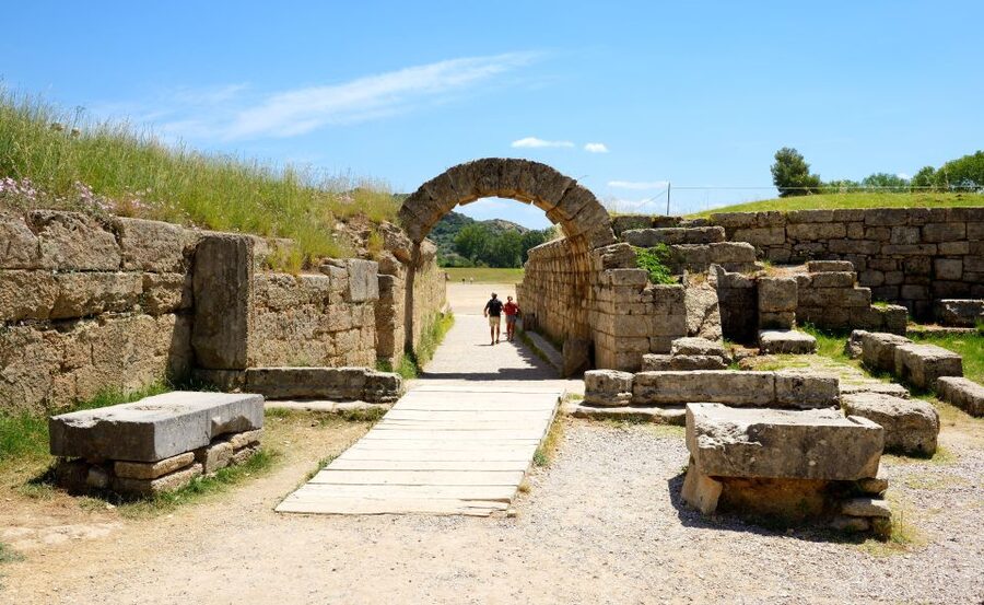 Katakolo Port: Transfer to Ancient Olympia and VR Audio Tour - Ancient Olympia: three hours among the ruins