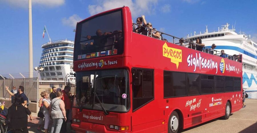 Katakolo: Pyrgos and Katakolo Hop-on Hop-off Bus Tour - Audio commentary and the level of guidance