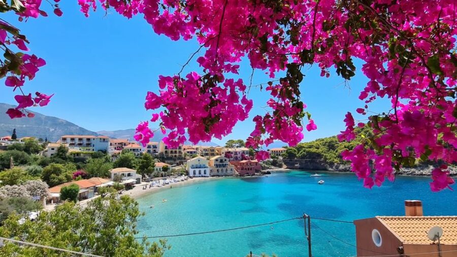 Kefalonia: Assos and Fiscardo Island Day Tour - Assos, one hour among pastel houses