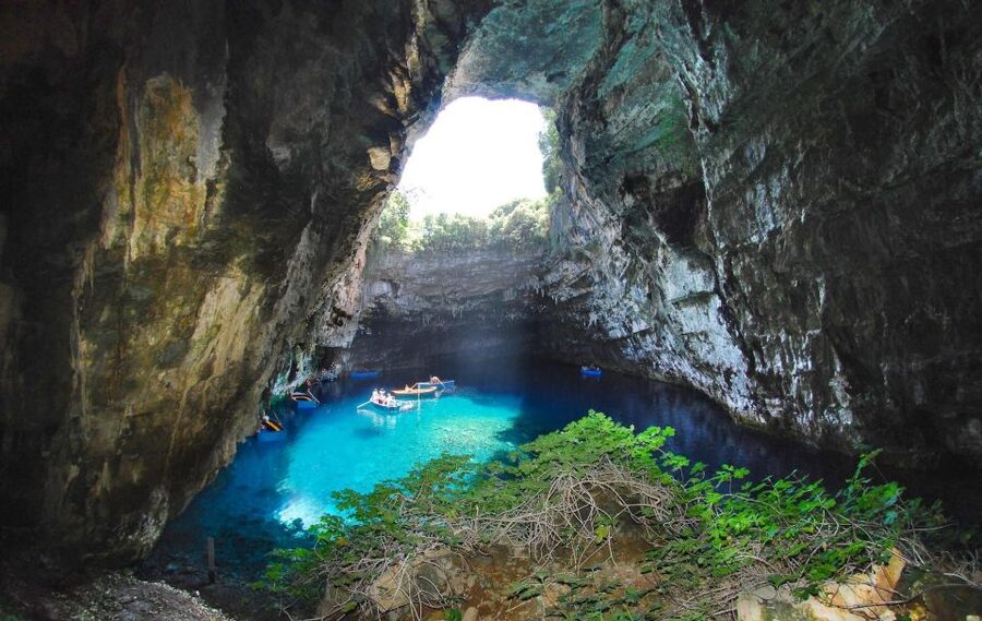 Kefalonia: Assos and Fiscardo Island Day Tour - The guide can make or break the road time
