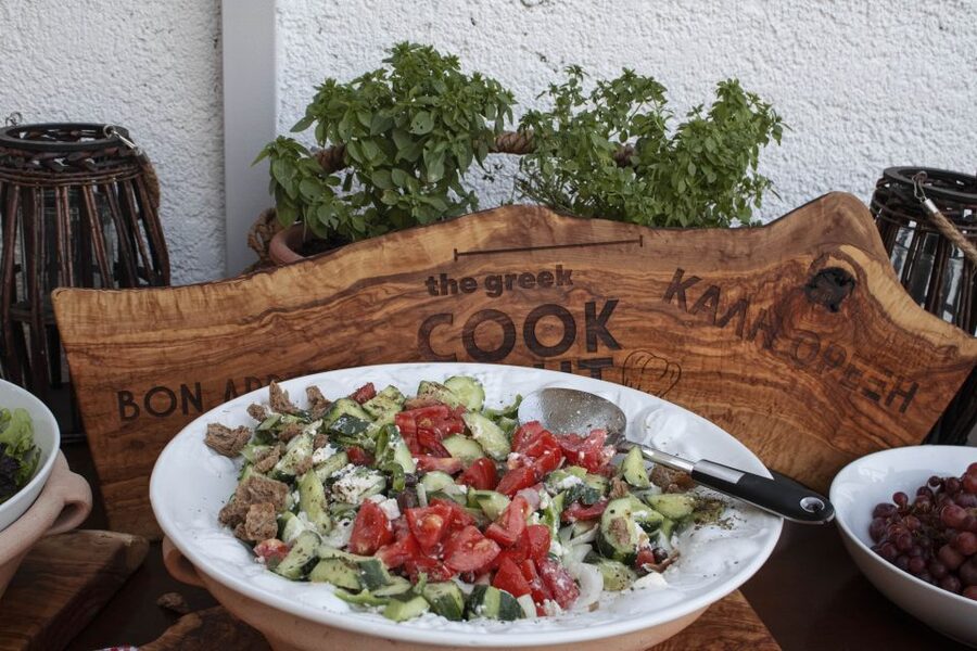 Kissamos: Greek Night with Buffet Dinner and Plate Smashing - Learning what makes the evening feel local