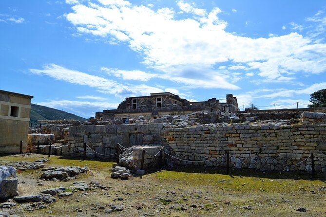Knossos & Archaeological Museum Shared Guided Tour from Chania - Reading the Minoan collection at Heraklion Archaeological Museum