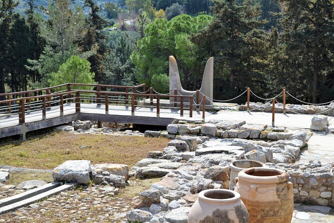 Knossos & Archaeological Museum Shared Guided Tour from Chania - What the guides add to the day