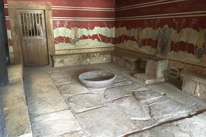Knossos Palace Guided Walking Tour - Why Knossos works better with a guide