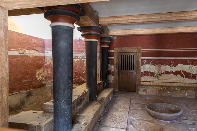 Knossos Palace Guided Walking Tour - Seeing the Throne of Minos and royal rooms
