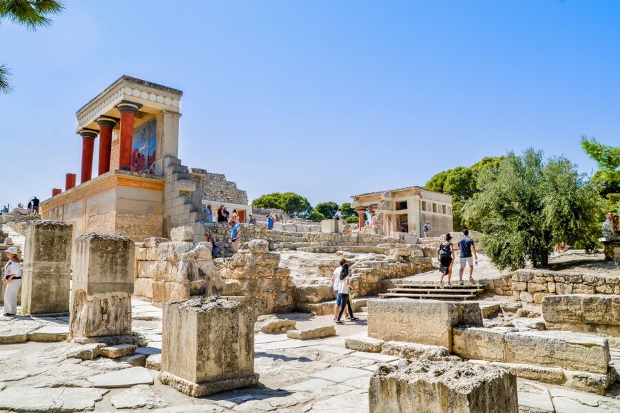 Knossos Palace & Heraklion Full-Day Tour from Rethymno Areas - Heraklion Archaeological Museum, the missing half of Knossos