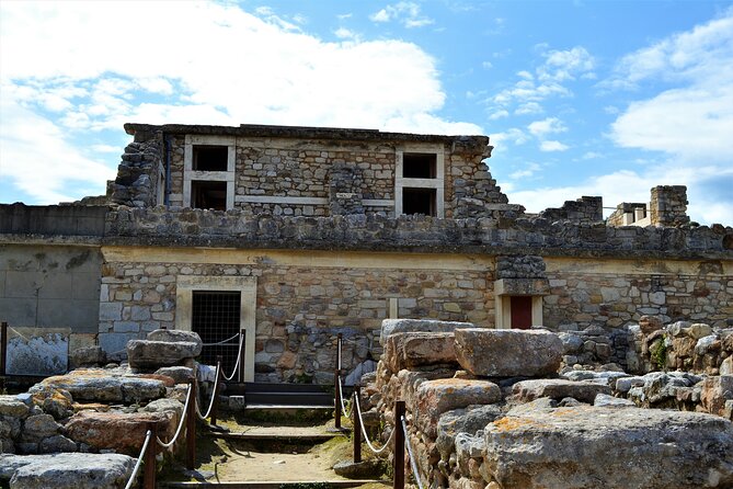 Knossos Palace, Museum & Rethymno city Private Tour from Chania - Lunch, snacks and Cretan hospitality
