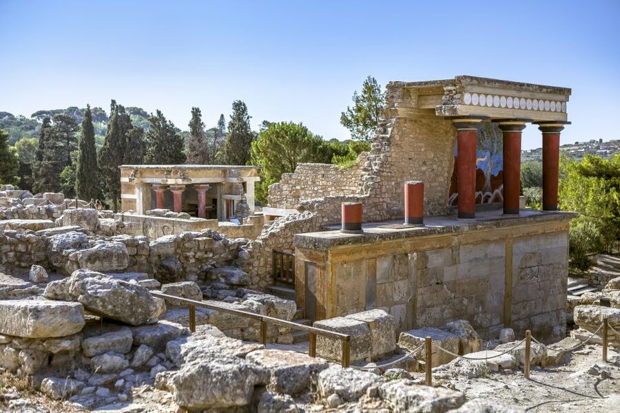 Knossos Palace Skip-the-Line Ticket & Private Guided Tour - Walking through the 1.5-hour itinerary