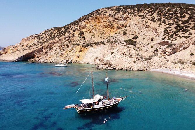 Koufonissia & Rina Cave with BBQ lunch - What this Naxos boat day really offers