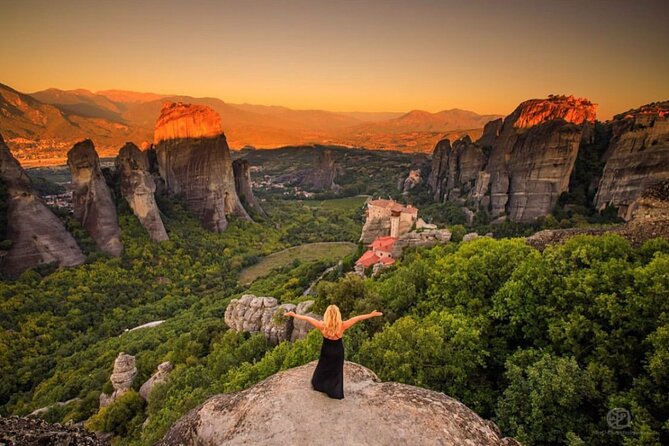 Majestic Sunset Meteora Tour with Local Guide - Sunset Rock and the best photo stops