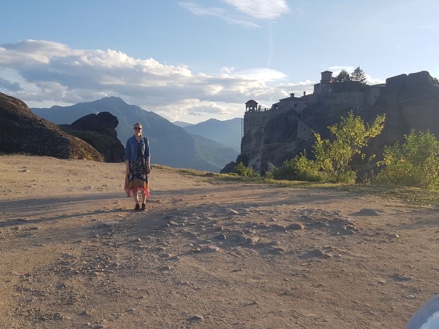 Meteora Evening Tour with Breathtaking Sunset View - What the guide adds to the experience