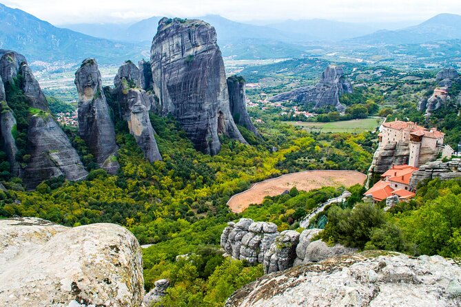 Meteora Full Day Private Tour from Athens including Lunch - Thermopylae and the Leonidas Monument