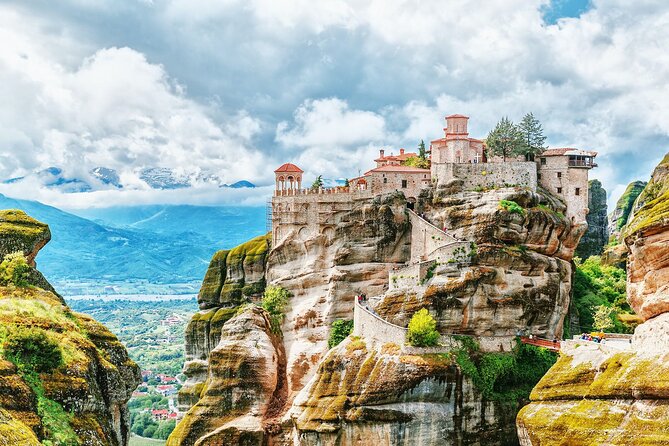 Meteora Full Day Private Tour from Athens including Lunch - Kalabaka and the first view of the rocks