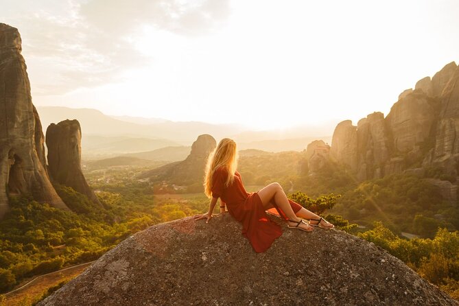 Meteora: Guided Sunset Tour with Monasteries and Caves Visit - Why an evening visit suits Meteora