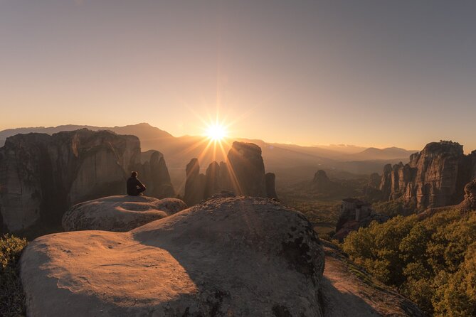 Meteora: Guided Sunset Tour with Monasteries and Caves Visit - Seeing all six Meteora monasteries