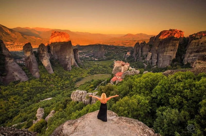 Meteora: Majestic Sunset Tour & Monasteries with Local Guide - Six monasteries, seen from the best angles