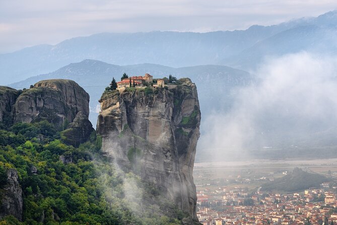 Meteora: Monasteries Tour with Lunch and Athens Transfer Option - Saint Nicholas Anapafsas and the first climb