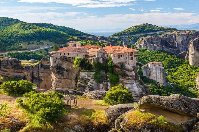 Meteora: Morning Half Day Sightseeing and Monasteries Tour - Why a minibus is the smart choice at Meteora