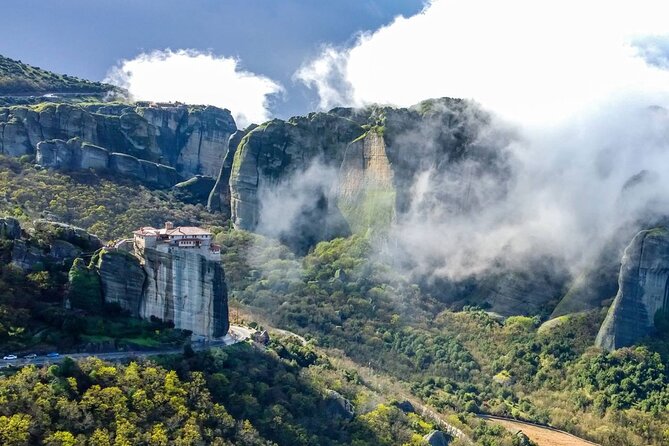 Meteora Panoramic Morning Small Group Tour with Local Guide - The views are not filler