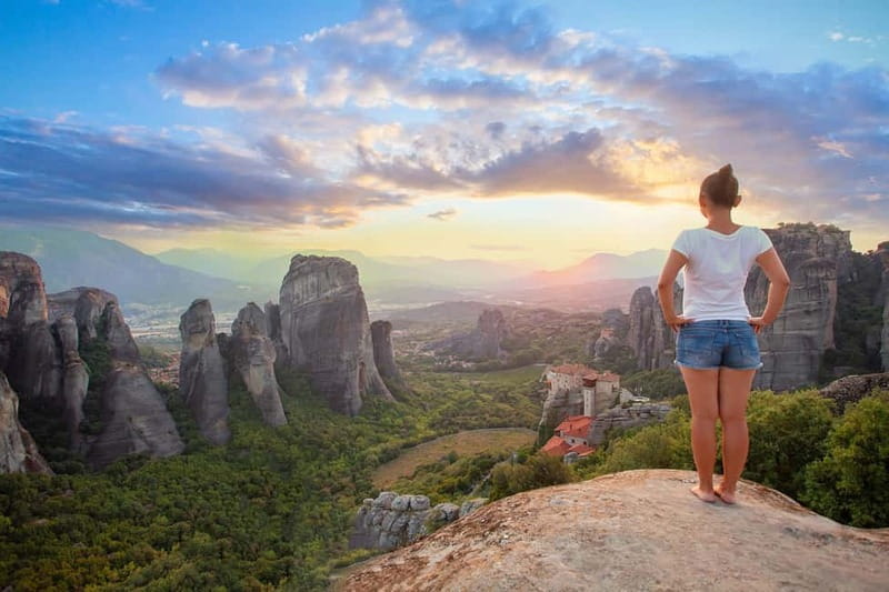 Meteora: Sunset Small Size Tour with Monastery & Caves visit - Five details that shape the experience